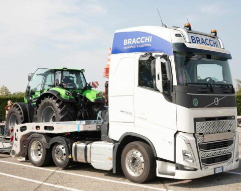 Lkw-Transport außergewöhnliche landwirtschaftliche Bracchi